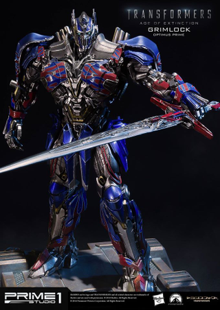 Illustration for article titled Glorious Grimlock and Optimus Prime Statue
